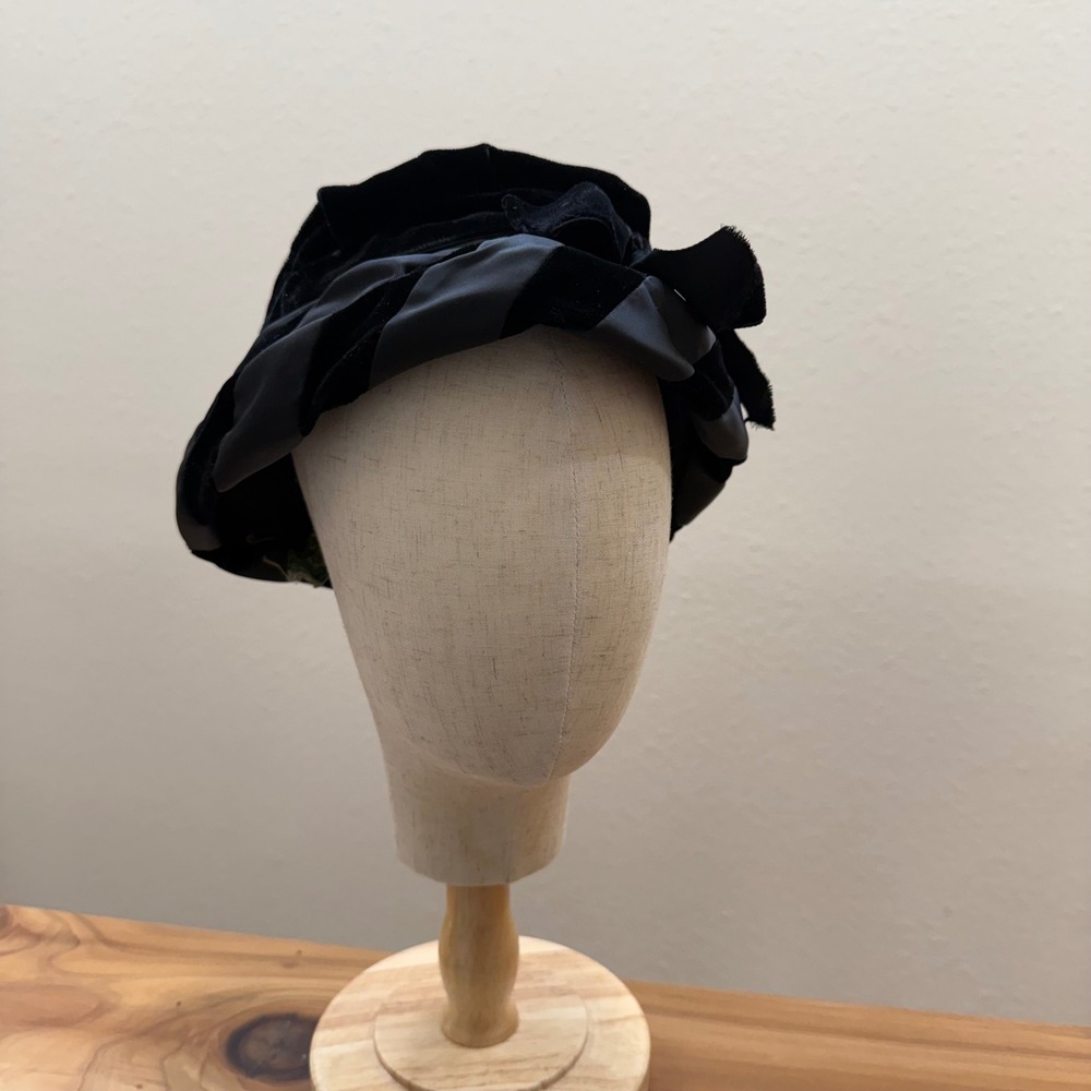 Vintage 1950s‎ Veeda Louisa Romantic Black Satin Bow Velvet Slouchy Beret Hat
